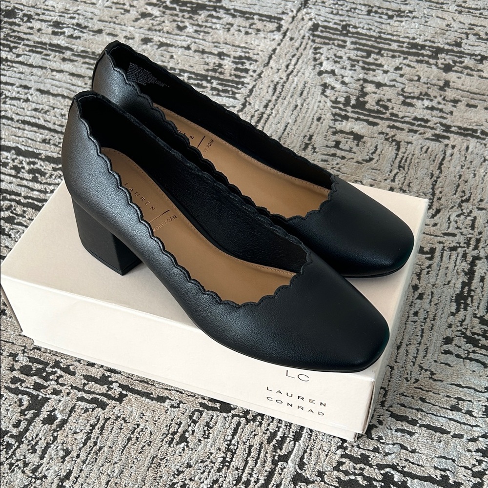 LC Lauren Conrad Black Scalloped Heels